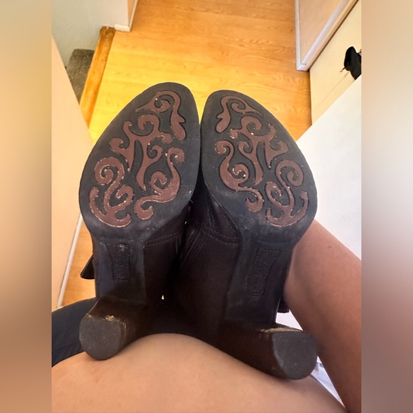 Born Crown Womens Kimber Boots Brown Suede Stacked Heels Buckle Side Zipper 8 M - Picture 11 of 14